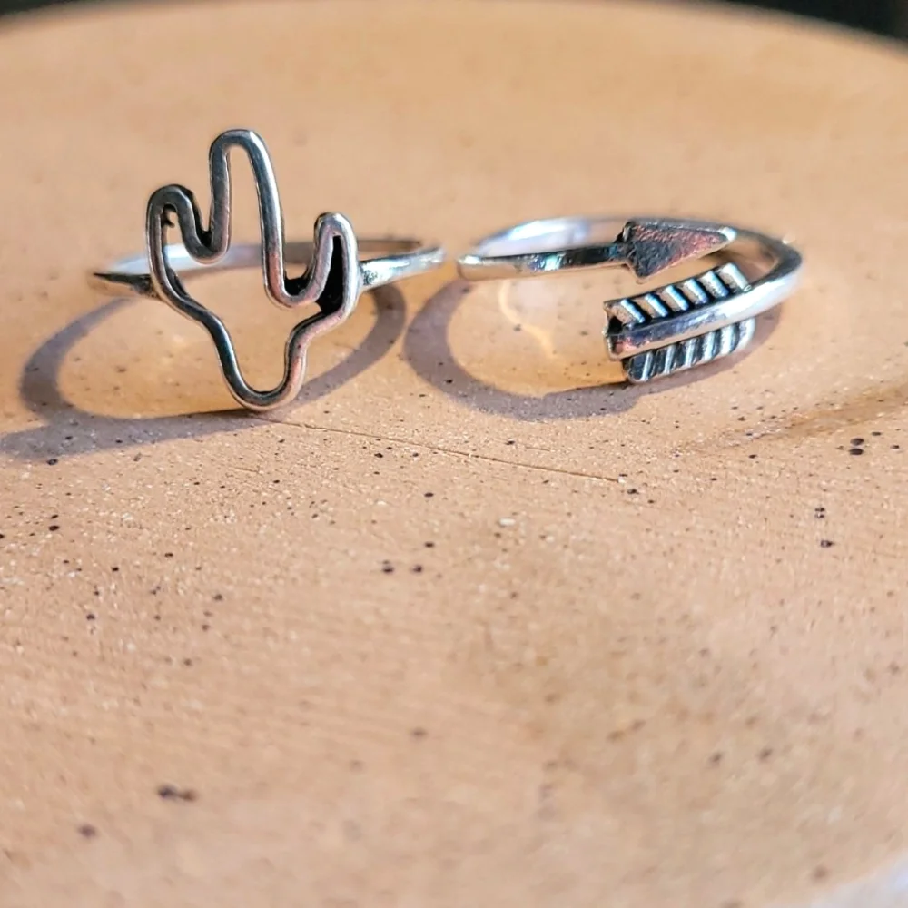 🤍3/$30 Stackable Cactus Ring Set - Picture 2 of 4